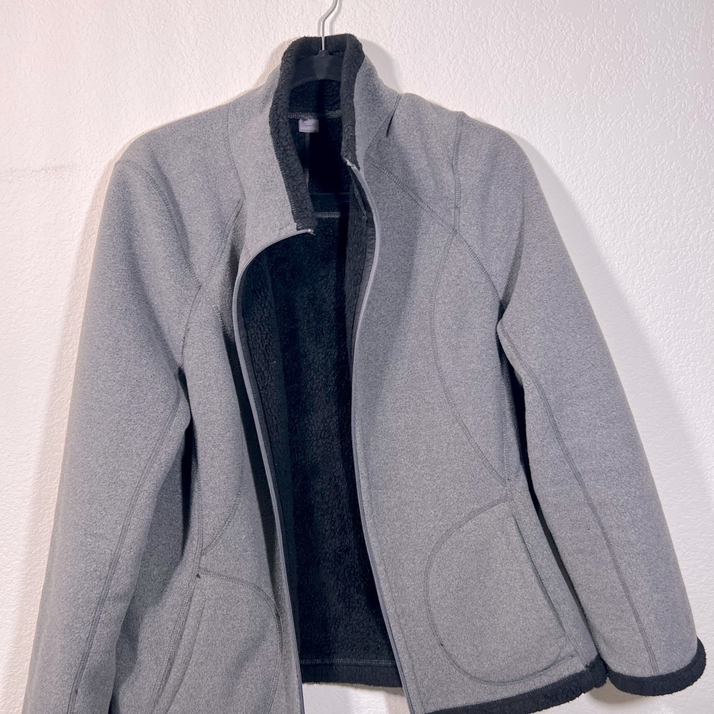 SOLD!!! Laura Scott!! reversible top long sleeve! Front zipper